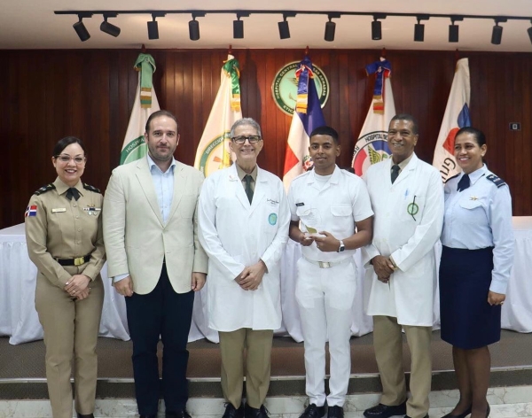 Inauguración del curso de preparación para médicos militares en el Hospital Central de las Fuerzas Armadas.